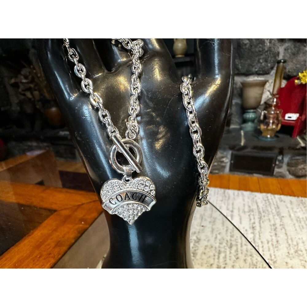 Coach inspired logo silver plated bronze cubic zirconia pendant necklace aprox 1 - Picture 5 of 10